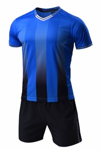 Uniforme de Fútbol Personalizado de Manga Corta, Rojo y Blanco, para Entrenamiento Juvenil, 100% Poliéster de Secado Rápido, Cuello en V - Product Image 3
