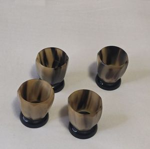 Verre à shot élégant en corne de buffle, fait main, récipient à boisson naturel, collection bar rustique, accessoire de service artisanal - Product Image 3