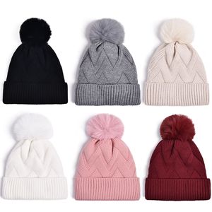 Bonnet en tricot jacquard personnalisé à motifs, chaud pour l'hiver, idéal pour les trajets quotidiens et les fêtes - Product Image 3