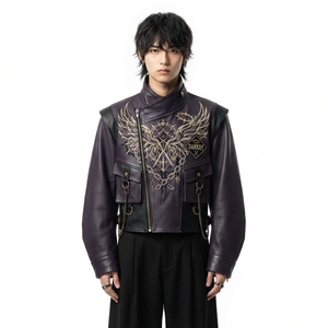 เสื้อแจ็คเก็ตหนังสไตล์โกธิคสำหรับผู้ชาย คอตั้ง แต่งลายปีกนูน ประดับโซ่ ซิปปิด ทรงปกติ สไตล์ฤดูใบไม้ร่วง - Product Image 1