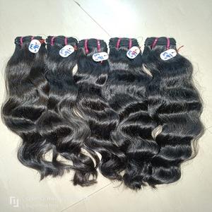 Extensions de cheveux humains indiens Remy 100% vierges, ondulés, résistants à la chute, toutes couleurs, teintables, double trame, fixation par tissage à la machine - Product Image 3