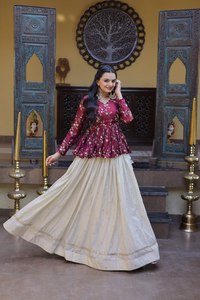 Nouveautés : Ensemble haut et lehenga élégant pour mariage et fêtes, en soie douce, tenue de mariage de créateur. - Product Image 5