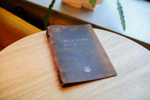 Elegante Porta Menús Plegable de Cuero Genuino de Lujo con Protección para Restaurante, Cafetería, Comedor, Opción de Logotipo Personalizado LMC-0058 - Product Image 5