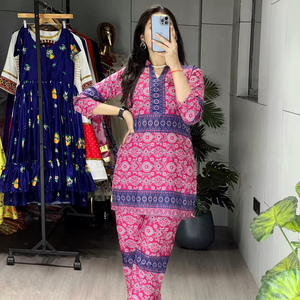 Ensemble coordonné imprimé pour femmes, design de créateurs |   Ensemble haut et bas décontracté en rayonne - Product Image 1