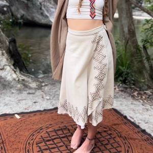 Jupe en coton style bohème, taille ajustable avec lien, vêtements minimalistes d'été, vêtements éthiques pour femmes, mode durable - Product Image 2