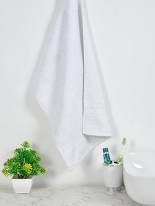 Serviette de bain en coton pur de luxe 550 GSM, blanche, douce et moelleuse, très absorbante, pour hôtel, spa, resort, salle de sport et usage domestique - Product Image 3