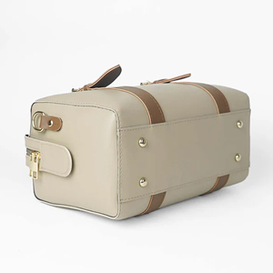 Sac Boston classique en cuir véritable, deux poignées, fermeture à glissière, durable, unisexe, usage quotidien, beige avec sangles marron - Product Image 2