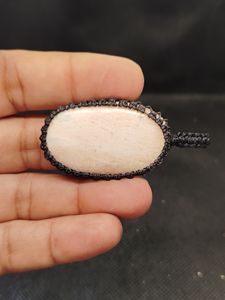 Collier pendentif en macramé opale rose naturelle fait main, pierre précieuse ovale facettée, bijoux en fil noué style bohème pour femme - Product Image 5