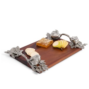 Plateau de service rectangulaire en bois avec poignées en forme de fruits et de feuilles argentées, design vintage fait main, pour servir des plats, provenant d'Inde. - Product Image 4