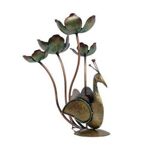 Porte-bougie artisanal indien en forme de paon et de lotus, conçu pour une décoration à la lumière douce sur les tables de restaurant - Product Image 1