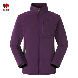 แจ็คเก็ตซอฟต์เชลล์ดีไซน์พิเศษสำหรับผู้ชายจาก Ryan Pro Gear เนื้อผ้านุ่มสบาย ปิดด้วยซิป พร้อมโลโก้แบบกำหนดเองและดีไซน์กระเป๋า - Product Image 4