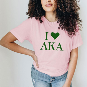Camiseta I Love AKA con estampado gráfico de corazón verde y rosa claro, cuello redondo, algodón, informal, para hermandad, manga corta - Product Image 5