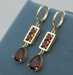 Pendientes Largos de Estilo Vintage con Gema de Granate Corte Pera de 5MM, Plata 925 con Baño de Oro de 18K, Ideales para Novias y Fiestas - Product Image 1