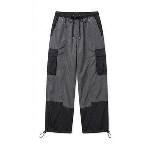 Pantalones Parachute Relajados para Hombre con Cintura Ajustable, Corte de Pierna Ancha, Bolsillos Funcionales y Estilo Urbano Moderno - Product Image 1