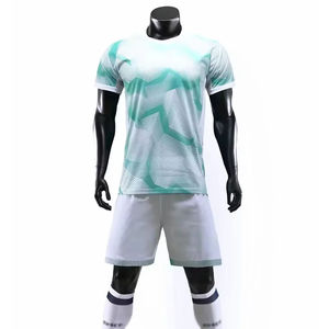 Ensemble d'uniformes de football pour hommes et enfants avec découpe automatisée pour les clubs, avec service OEM - Product Image 1