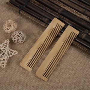 Peigne en bambou avec logo personnalisé et emballage - Product Image 4