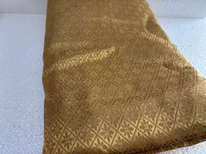 Tissu brocart de luxe 100 % pure soie, jacquard traditionnel à motifs floraux, pour vêtements de mariée de créateur et couture ethnique - Product Image 2