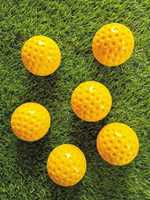 Balles de cricket d'entraînement personnalisables, durables, en caoutchouc PU de 9 pouces, ambidextres, extra-dures, légères, jaunes, à fossettes, options personnalisables