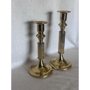 Ensemble de chandeliers vintage en laiton poli, colonnes cannelées dorées, supports décoratifs classiques pour bougies coniques, pour table - Product Image 6