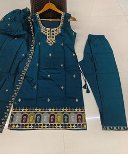 Kurta Midi de Algodón para Mujer, Manga Larga, Cuello Redondo, Color Sólido, Estilo Modesto para Uso Diario, Estilo India Pakistán, Corte Regular, EAGLE 85877 - Product Image 2