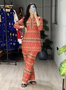 ชุดคุर्ติพิมพ์ลายเรยอนสำหรับผู้หญิง ดีไซน์เนอร์แบรนด์ รุ่น Rayon พร้อมกางเกงเข้าชุด |   ชุดลำลองสุดอินเทรนด์สำหรับใส่ทุกวัน - Product Image 3