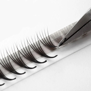 Charmlash Lashes Wholesale Premade Eyelash Fans Matte Volume Lash Trays Lightweight Stable Curl Super Narrow 3D-20D Mega Volume - Product Image 1