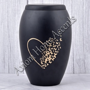 Urne funéraire élégante en aluminium fabriqué à la main avec un design contemporain Honore vos proches par Axiom Home Accents - Product Image 2