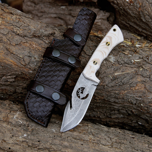 Cuchillo de caza OEM personalizado de acero de Damasco Wirecut, cuchillo Skinner con gancho para deshuesar, hoja fija, para camping, actividades al aire libre, EDC, con funda de cuero - Product Image 1