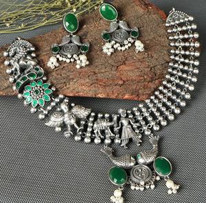 Conjunto de Collar Bohemio de Plata Oxidada con Motivo de Pavo Real de Ónix y Pendientes de Perlas para Mujer, Ideal para Bodas - Product Image 3