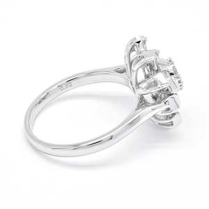 Anillo de compromiso y boda de plata de ley 925 con diseño floral moderno, moissanita de corte brillante y baguette, para mujer, ideal para fiestas, regalo. - Product Image 4