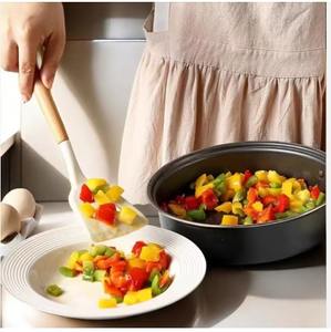 Cuchara de Cocina de Madera Sólida de Alta Calidad, Ligera, Resistente e Ideal para Mezclar, Remover y Servir Comidas, Disponible en Grandes Cantidades - Product Image 4