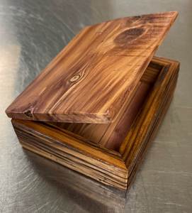 Caja de Regalo Rústica de Madera para Recuerdos y Objetos de Valor, Caja de Almacenamiento de Madera con Cierre Metálico, Capacidad de 1-3L, para Organizar Joyas - Product Image 4