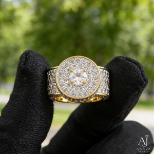 Bague de fiançailles géométrique plaquée or et rhodium, entièrement pavée de moissanite, avec micro-pavé en grappe, style hip-hop, bijoux de mariage et de fête - Product Image 3