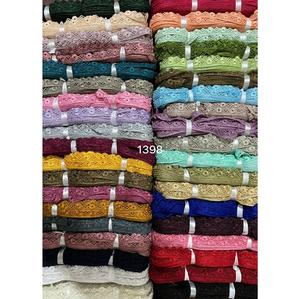 ผ้าลูกไม้ฝ้ายปักลายดอกไม้สีแดง สำหรับตกแต่งส่าหรี เลเฮนกา เป็นมิตรกับสิ่งแวดล้อม คุณภาพพรีเมียม ผลิตในอินเดีย - Product Image 5