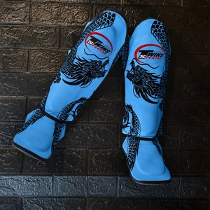 Protège-tibias de boxe personnalisés en cuir bleu ciel pour jumeaux, protection du tibia et du pied pour MMA et Muay Thai, fournisseur direct - Product Image 1