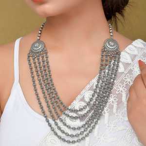 Pendentif long fait main en argent plaqué, style ethnique bohème vintage, style tribal, charme Nootan, artisanal, pour femmes, pour les fêtes - Product Image 1