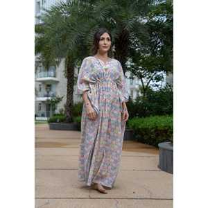 Kaftan Rainbow Dreams, Elegante Traje de Baño con Diseño de Arcoíris de Ensueño - Product Image 2