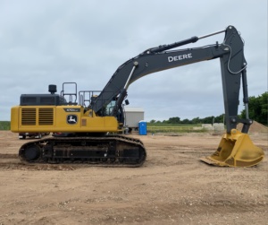 Excavatrice hydraulique presque neuve 2022 JOHN DEERE 470G LC de taille standard prête à être expédiée - Product Image 4