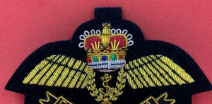 ป้ายปักลายด้วยด้ายทองคำแบบสั่งทำพิเศษ งานแฮนด์เมด สำหรับติดบนผ้าแคนวาส ขายส่งสำหรับเครื่องแบบ ป้ายปักลายมงกุฎ รูปทรงสามมิติแบบสั่งทำ - Product Image 3