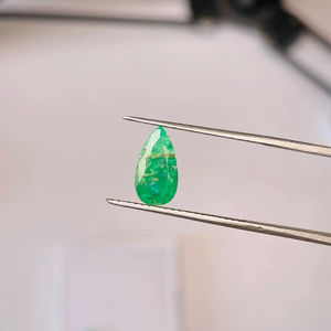 มรกตธรรมชาติจากแซมเบีย รูปทรงลูกแพร์ คู่หนึ่ง น้ำหนัก 2.62 กะรัต คุณภาพดี สีเขียวสวยงาม เงางาม ขัดเงาอย่างสมบูรณ์แบบ เหมาะสำหรับทำเครื่องประดับ - Product Image 5