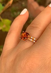 Anillo de Citrino de Corte Cojín de Lujo en Oro Rosa de 14K con Tallo Dividido y Gema Naranja, Conjunto de Anillos de Compromiso - Product Image 2