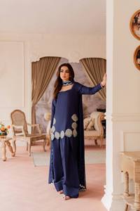 Traje pakistaní azul marino para mujer con dupatta en contraste – Elegante ropa de fiesta - Product Image 2