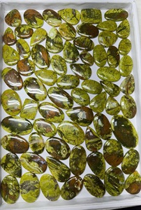 Opale verte naturelle cabochon, pierre précieuse en vrac ovale à dos plat pour la fabrication de bijoux, vente en gros d'opales vertes cabochons |   Formes mélangées - Product Image 4
