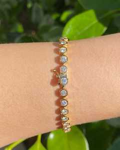 Pulsera de tenis hexagonal de oro macizo de 14k al por mayor con diamantes cultivados en laboratorio de corte redondo de 7.65ct, diseño único para uso diario y en capas, fabricación de enlaces. - Product Image 5