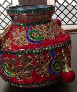 Nouvel Arrivage : Décoration Traditionnelle Rouge et Or Jago Punjabi pour Mariage, en Velours Perlé avec Miroirs – Vente en Gros, Livraison Rapide - Product Image 4