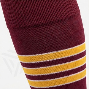 Chaussettes de football montantes marron et blanches avec rayures jaunes, respirantes, tricotées pour adultes, pour le sport printanier - Product Image 4