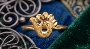 Anillo de Oro con Diseño de Pavo Real de DIVYORO - Product Image 3