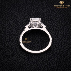 Anillo de Oro Sólido de 14K con Corte Cojín, Perfecto para Momentos Eternos, Diamante Cultivado en Laboratorio de 2.00 Quilates, Color E, Claridad VVS2, Certificado IGI - Product Image 4
