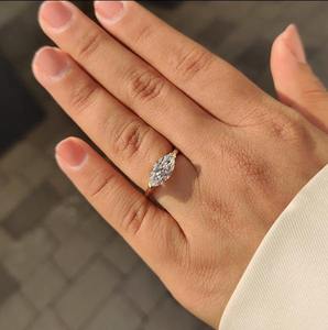 Bague Solitaire Marquise Oeil de Perle Est-Ouest Élégante avec Diamant de Laboratoire, Bande Polie, Bijou de Luxe pour Fiançailles, Anniversaire, Mariage - Product Image 5