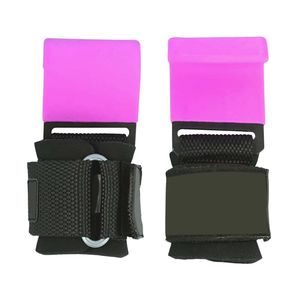 Ganchos de levantamiento de pesas de acero curvado con soporte de muñeca acolchado de neopreno, agarre antideslizante ajustable para levantamiento de potencia y entrenamiento de fuerza en el gimnasio - Product Image 1